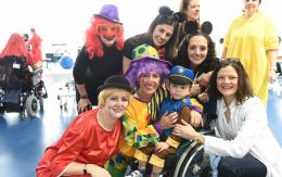 Carnaval en el HNP, grupo de pacientes y profesionales